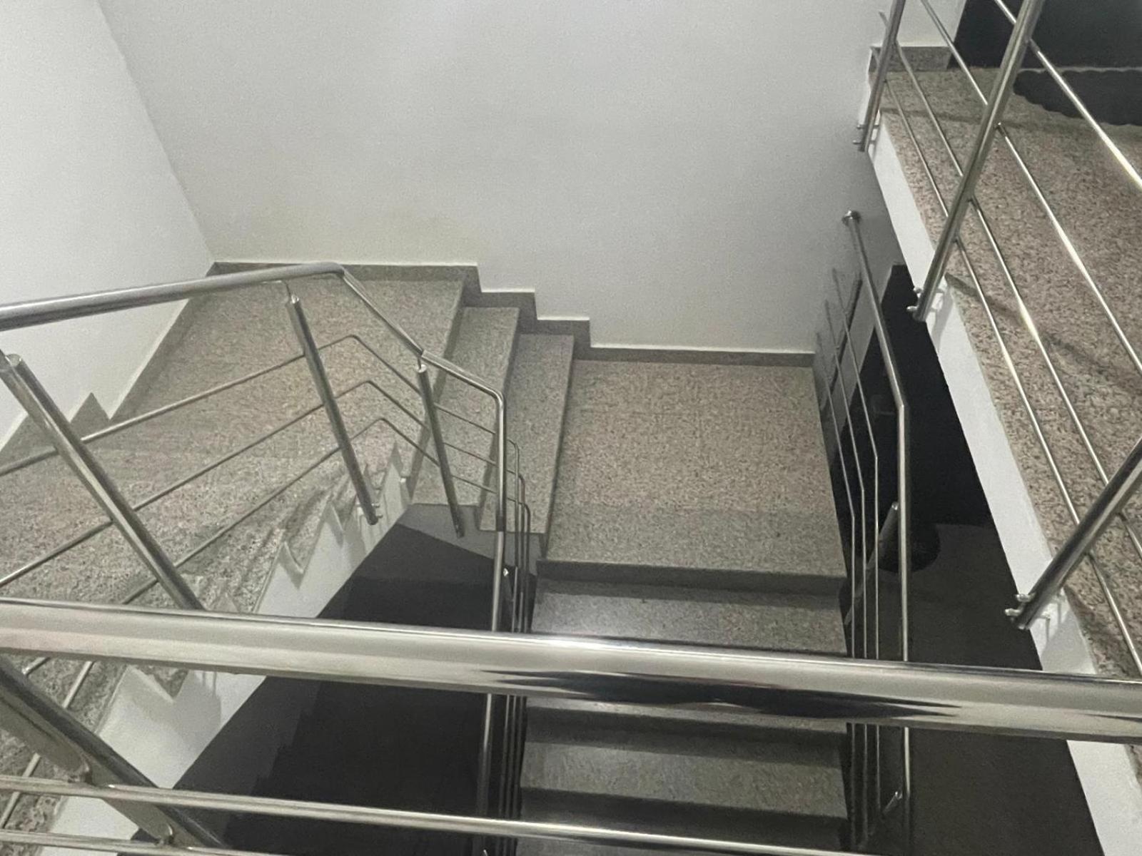 Apartament 2 Camere Tirgu Jiu Тиргу-Жіу Екстер'єр фото