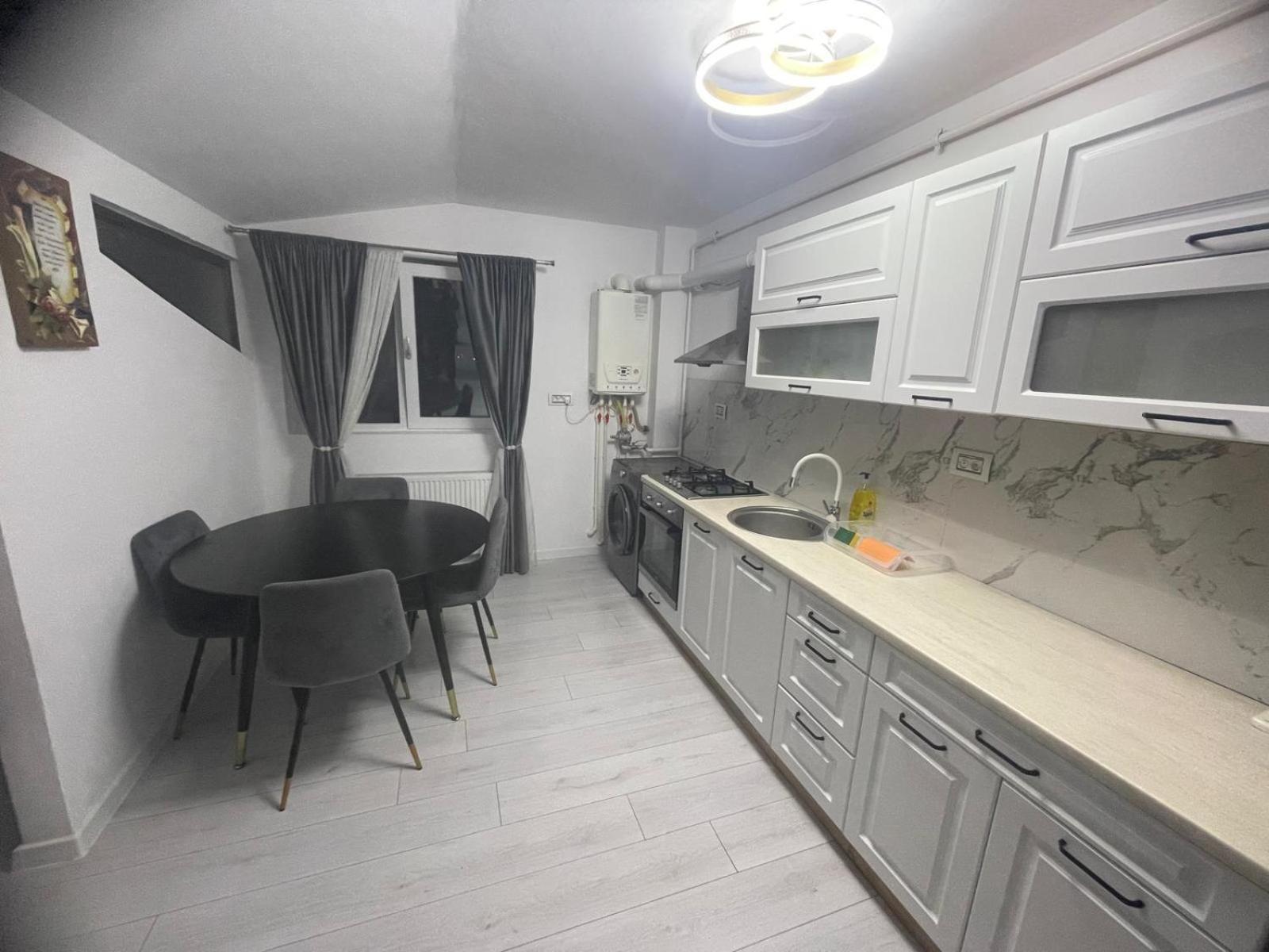 Apartament 2 Camere Tirgu Jiu Тиргу-Жіу Екстер'єр фото